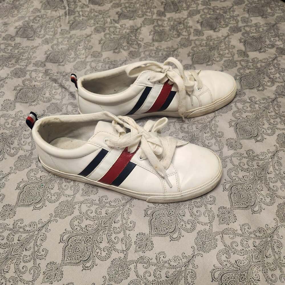 Tommy Hilfiger Women's Lireai Lace up Sneakers